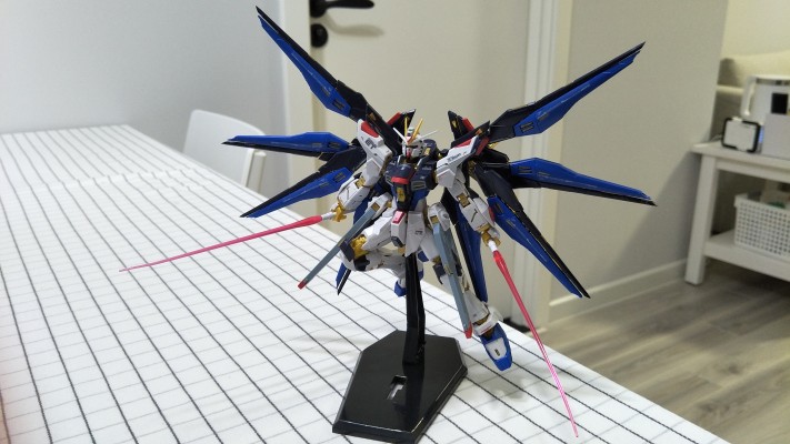 RG 1/144 机动战士高达SEED DESTINY ZGMF-X20A 强袭自由高达