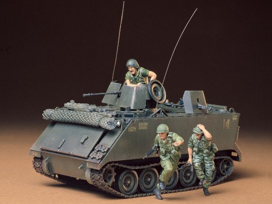 35135 1/35 美国 M113ACAV 装甲骑兵突击车 