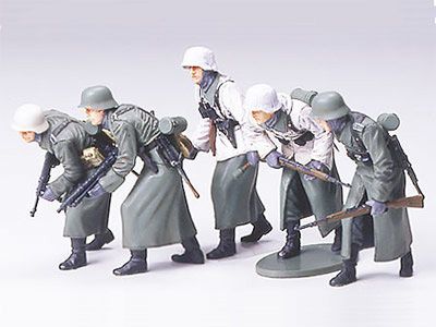 35256 1/35 德国 冬季装备步兵 行进套装