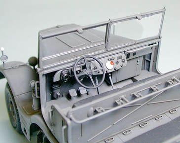 35239 1/35 德国 18吨 重型半履带开车 FAMO