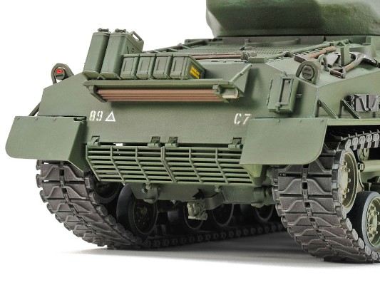35359 1/35 美国 M4A3E8 谢尔曼 中型坦克 