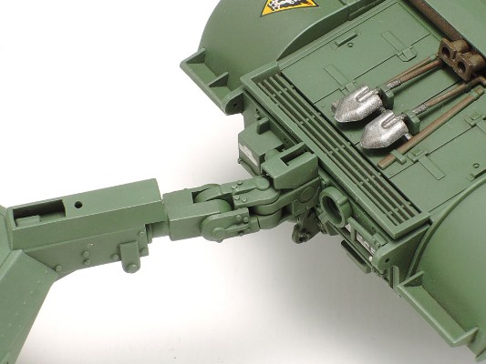 32594 1/48 英国 丘吉尔重型坦克Mk.VII 鳄鱼