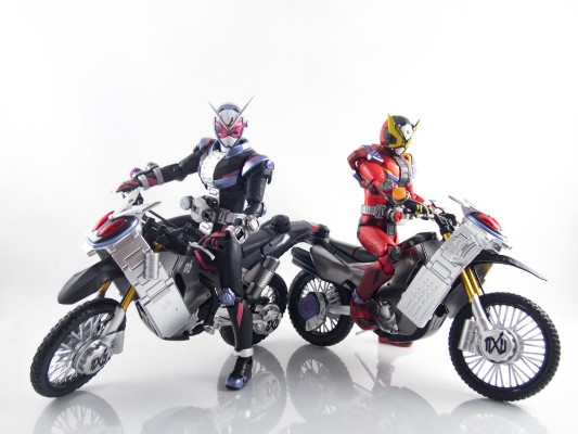 S.H.Figuarts 假面骑士时王 强袭摩托 与 时间剑枪／时间弓斧套装