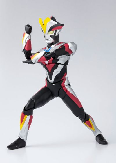 S.H.Figuarts 银河奥特曼S 维克特利奥特曼