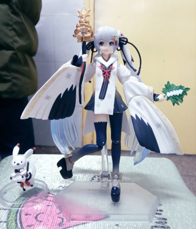 figma#EX-45 VOCALOID 丹顶鹤 雪初音 巫女ver.