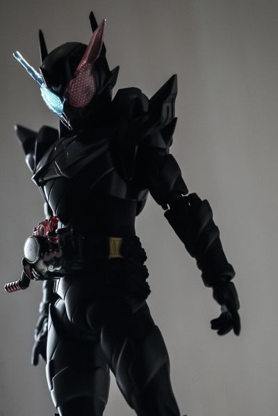 S.H.Figuarts 假面骑士创骑 兔子坦克危险形态