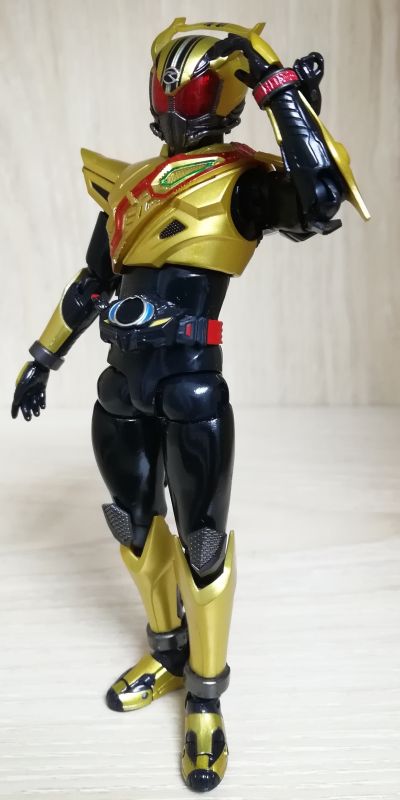 S.H.Figuarts 假面骑士驰骑 黄金驰骑