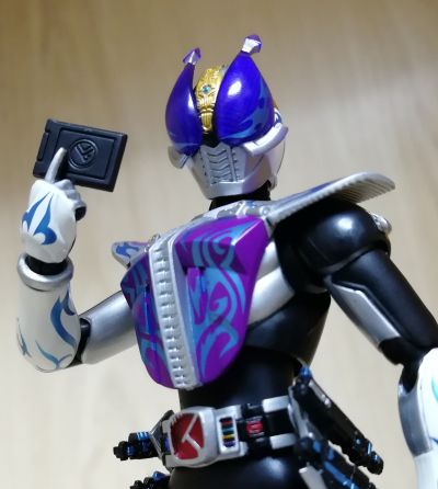 S.H.Figuarts 假面骑士：电王 假面骑士电王 圣剑形态 -20假面骑士踢/平成二十骑士纪念版-