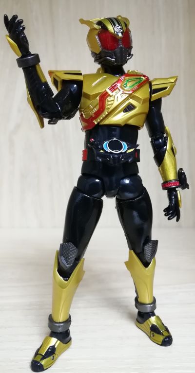 S.H.Figuarts 假面骑士驰骑 黄金驰骑