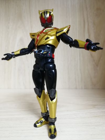 S.H.Figuarts 假面骑士驰骑 黄金驰骑