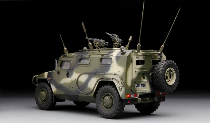1/35 俄罗斯 GAZ-233014 STS “虎”式高机动装甲车