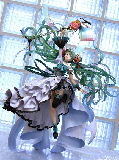 初音未来 纪念服饰（10周年绘图比赛大赏）