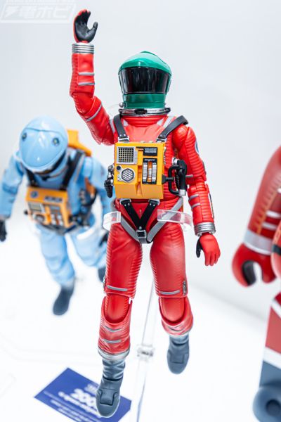 MAFEX No.110 2001年宇宙漫游 Green Helmet & Orange Suit ver. 