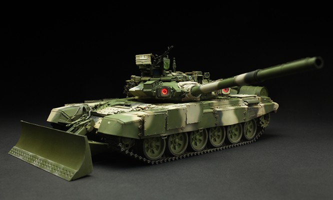 1/35 俄罗斯T-90主战坦克带TBS-86推土铲