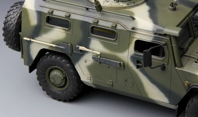 1/35 俄罗斯 GAZ-233014 STS “虎”式高机动装甲车