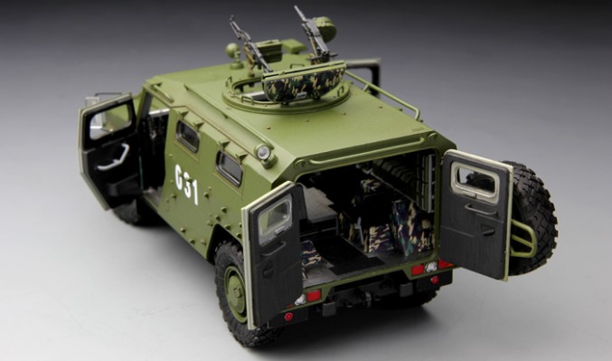 1/35 俄罗斯 GAZ-233014 STS “虎”式高机动装甲车