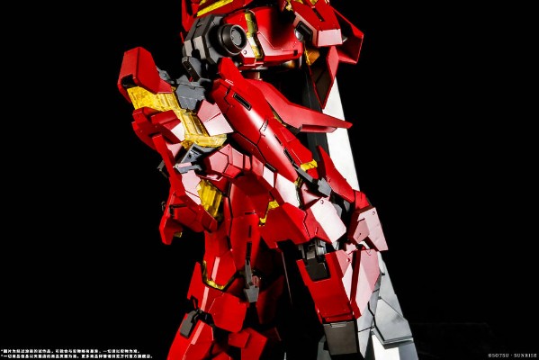 PG 机动战士高达UC RX-0独角兽高达+武装战甲DE 中国红Ver.