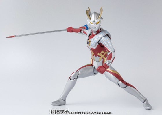 S.H.Figuarts 赛罗奥特曼格斗第一季 赛罗奥特曼 强壮日冕型 赤红形态