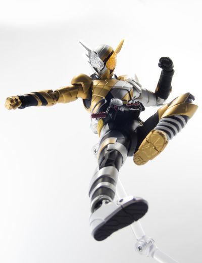 S.H.Figuarts  假面骑士创骑 实验形态  （兔子巨龙形态）