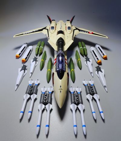 DX超合金 超时空要塞Plus YF-19 全装备型