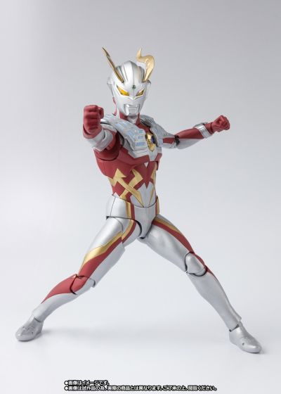 S.H.Figuarts 赛罗奥特曼格斗第一季 赛罗奥特曼 强壮日冕型 赤红形态