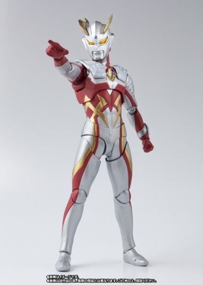 S.H.Figuarts 赛罗奥特曼格斗第一季 赛罗奥特曼 强壮日冕型 赤红形态