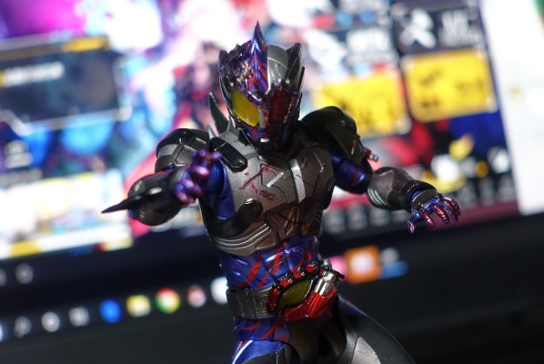 S.H.Figuarts 假面骑士：亚马逊战士 第二季 假面骑士亚马逊·尼奥/新种亚马逊 Amazon限定版