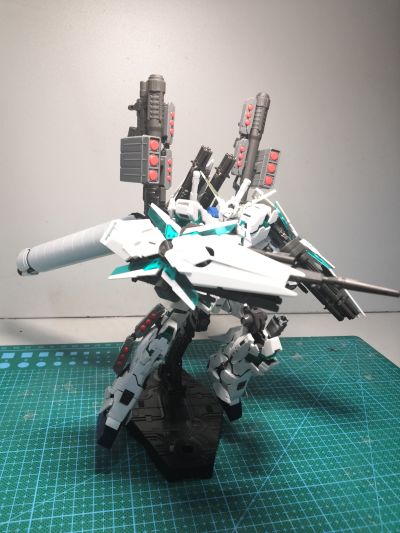 RG 机动战士高达独角兽(UC) RX-0 全武装型独角兽高达