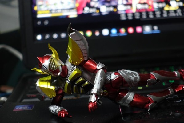 【特典】S.H.フィギュアーツ 假面骑士巴隆 バナナアームズ（初回购入特典：金の屏风 付）
