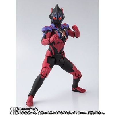 S.H.Figuarts 奥特银河格斗 新生代英雄 黑暗艾克斯奥特曼+黑暗哥莫拉装甲