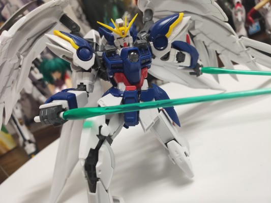 RG 1/144 新机动战记高达W 无尽的华尔兹 XXXG-00W0 飞翼高达零式 EW