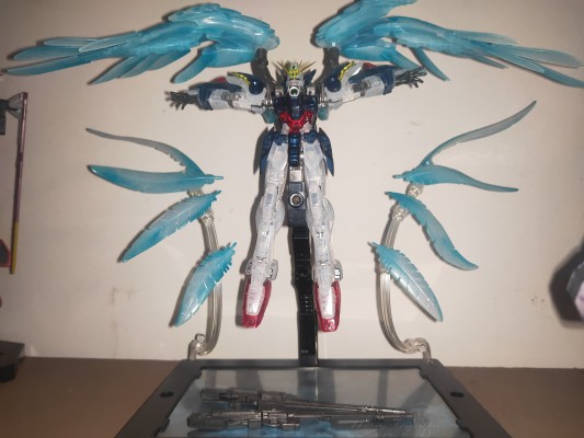 RG 1/144 新机动战记高达W 无尽的华尔兹 XXXG-00W0 飞翼高达零式 EW