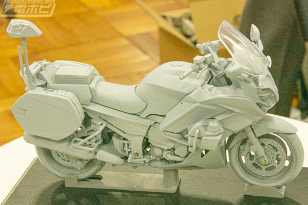 1/12 完成品摩托 YAMAHA FJR1300P 白色涂装 (警视厅)