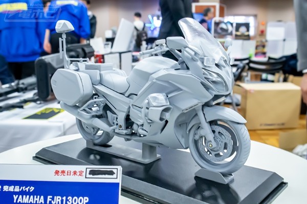 1/12 完成品摩托 YAMAHA FJR1300P 白色涂装 (警视厅)