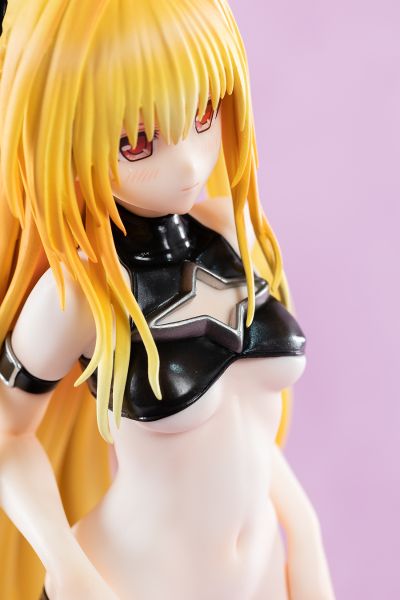 To LOVE Ru Darkness  金色暗影 泳装ver.