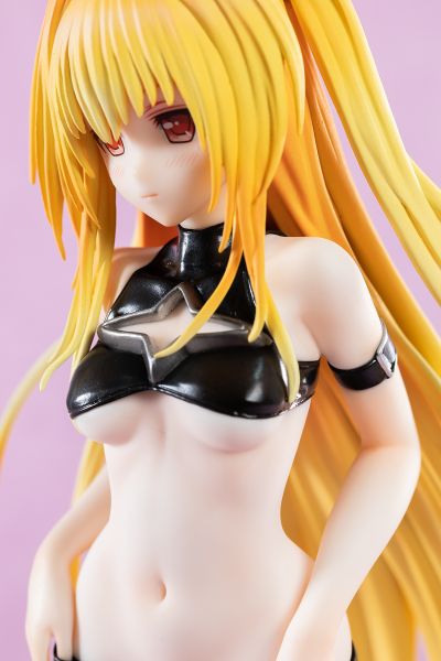 To LOVE Ru Darkness  金色暗影 泳装ver.