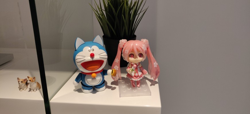 白色系性冷淡装修与手办摆放