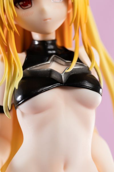 To LOVE Ru Darkness  金色暗影 泳装ver.