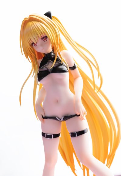 To LOVE Ru Darkness  金色暗影 泳装ver.