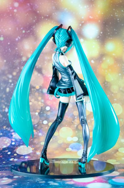粘土人 #339b 初音未来 泳装Ver. 全家便利店 颜色