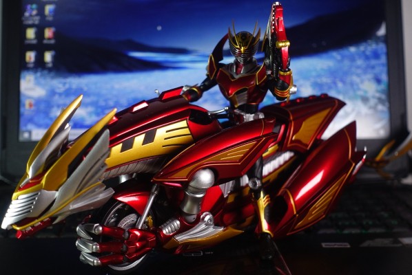 S.H.Figuarts  假面骑士龙骑生存形态