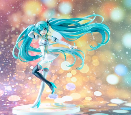 粘土人 #339b 初音未来 泳装Ver. 全家便利店 颜色