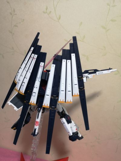 RG 1/144 ν高达专用双翼浮游炮强化装备