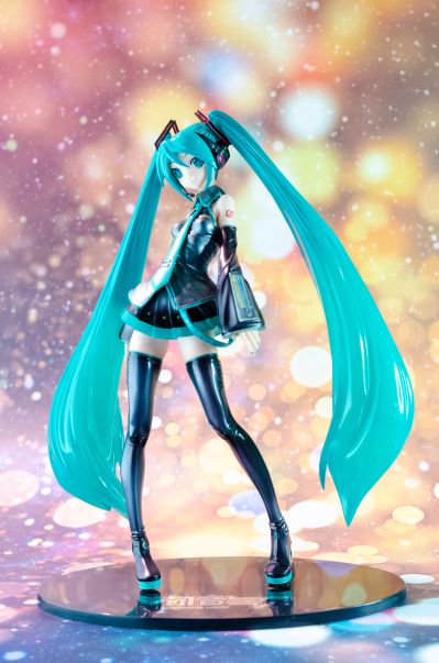 粘土人 #339b 初音未来 泳装Ver. 全家便利店 颜色