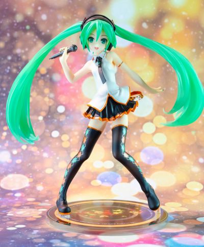 粘土人 #339b 初音未来 泳装Ver. 全家便利店 颜色