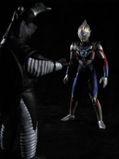 S.H.Figuarts 欧布奥特曼 欧布奥特曼 重光形态