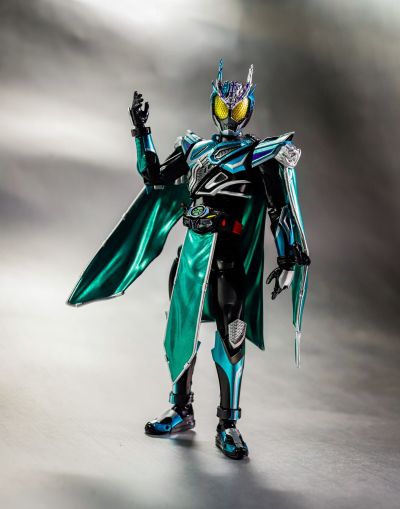 S.H.Figuarts 驰骑外传 假面骑士脑骑 假面骑士脑骑