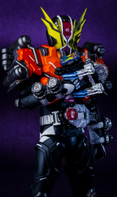 S.H.Figuarts 假面骑士：时王 假面骑士复活者盖茨 真正的救世主套装