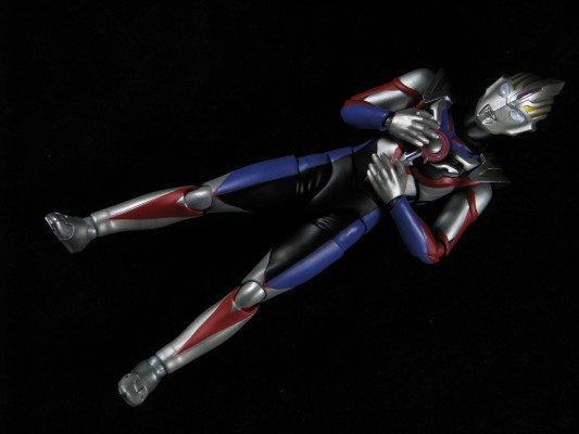 S.H.Figuarts 欧布奥特曼 欧布奥特曼 重光形态