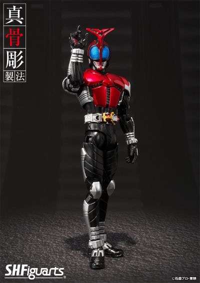 中文名称:s.h.figuarts(真骨雕制法) 假面骑士:甲斗王 假面骑士甲斗王